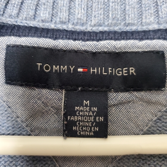 Tommy Hilfiger sweater. Size medium. - Picture 3 of 3